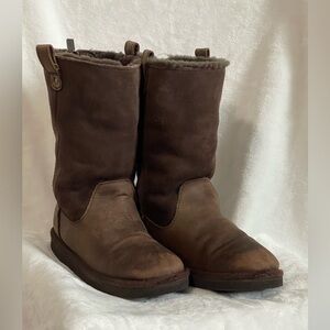 Ugg boots size 5 zip up back brown